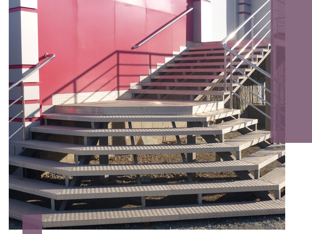 Лестницы для магазина в Минусинске — изготовление и монтаж