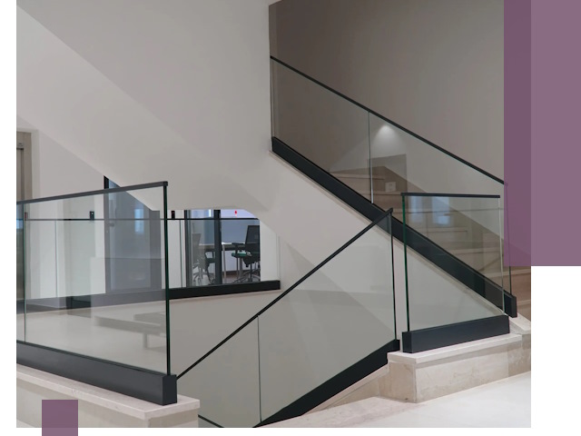 Стеклянные перила премиум-класса с установкой в Минусинске