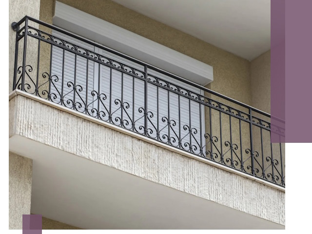 Балконные ограждения из металла и стекла в Минусинске для домов