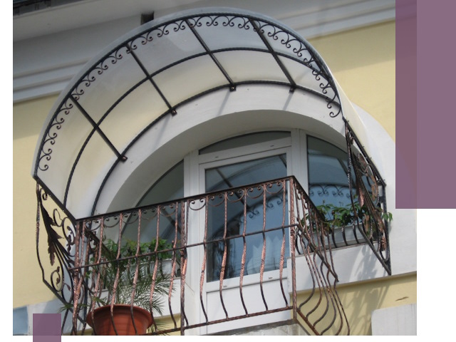 Козырьки над балконом в Минусинске — изготовление и монтаж